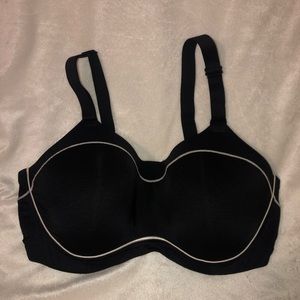 Am Brielle Sports Bra